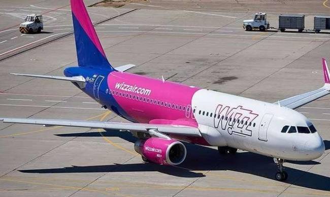 Wizz Air ввел дополнительный сбор за соседние места в самолете фото