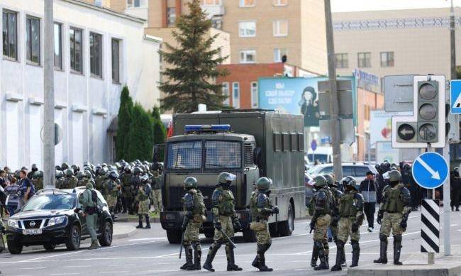 В Минске силовики применили оружие фото