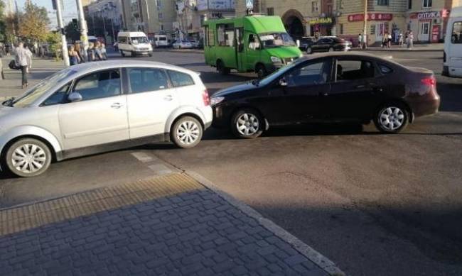 В Запорожье мужчина с ребёнком пытались сбежать с места ДТП фото