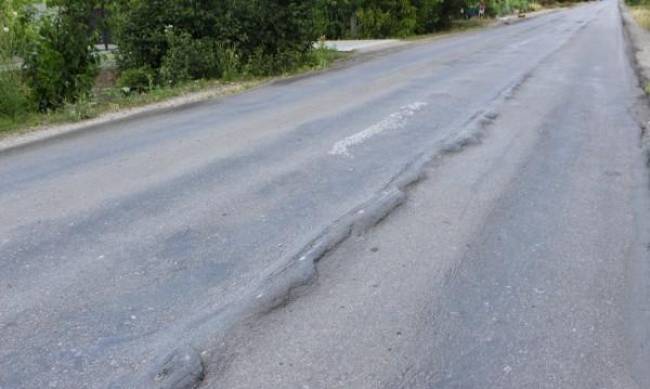 Пока службы кивают друг на друга, сельская дорога разрушается фото