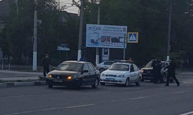 В Мелитополе пешеход пробил головой лобовое стекло автомобиля  фото