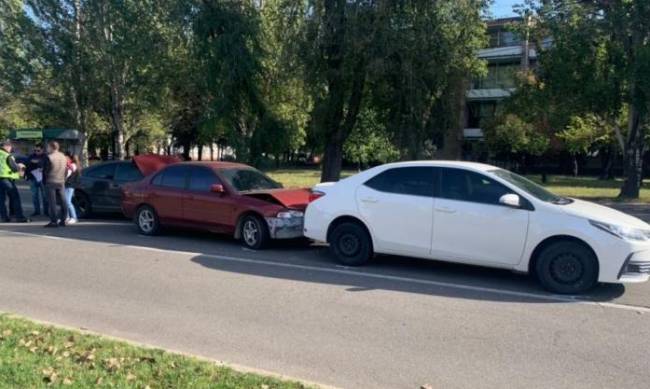 В Запорожье произошло тройное ДТП фото