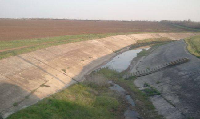 У крымчан начали отбирать частные скважины из-за дефицита воды фото