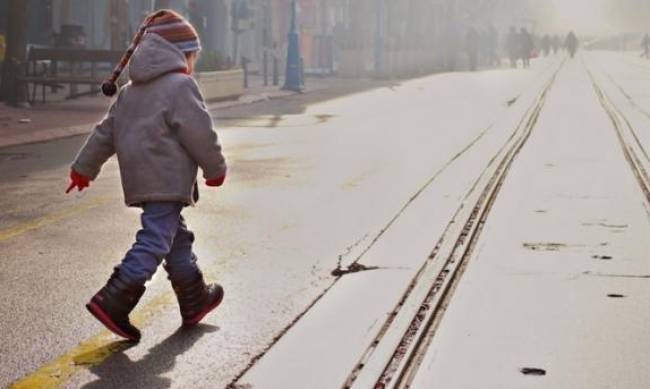 В Запорожье полицейские разыскали двухлетнего ребенка фото