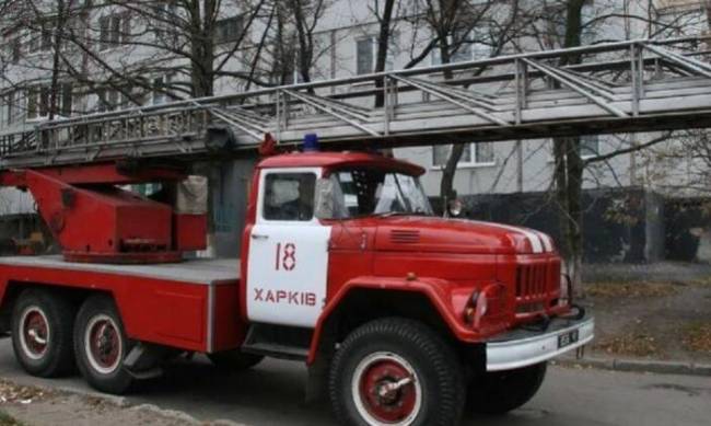 В Харькове вспыхнула многоэтажка: людей эвакуировали, есть погибший фото