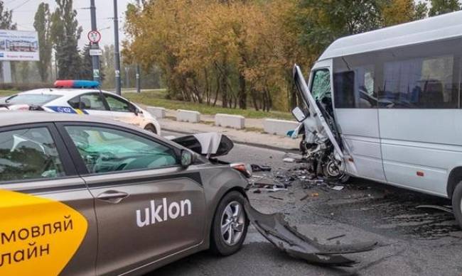 В Днепре заснувший водитель такси устроил ДТП с шестью пострадавшими фото