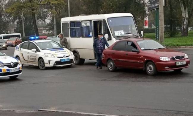 В Запорожье произошло ДТП с маршруткой  фото