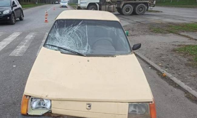 В Запорожье водитель сбили пешехода: женщина умерла в больнице  фото