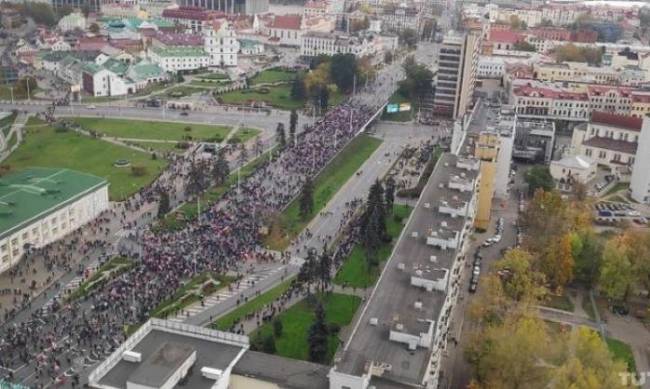 В центр Минска стягивают бронетехнику фото