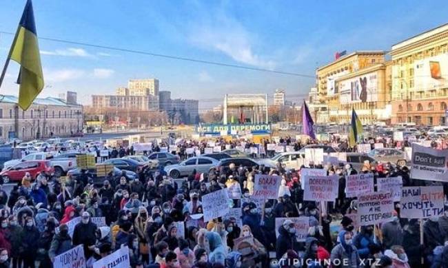 В Харькове протестуют против карантина на выходных фото