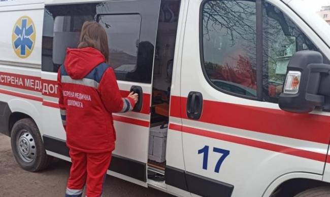 В Одесской области из-за взрыва в поле неизвестного предмета юноше оторвало руку  фото