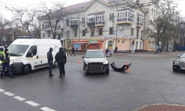 В Запорожье произошло серьезное ДТП: один человек госпитализирован в больницу  фото