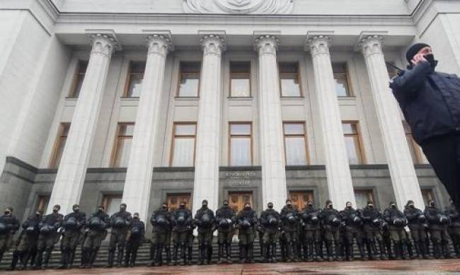 Возле Рады предприниматели снова вышли на митинг - часть улиц перекрыта фото