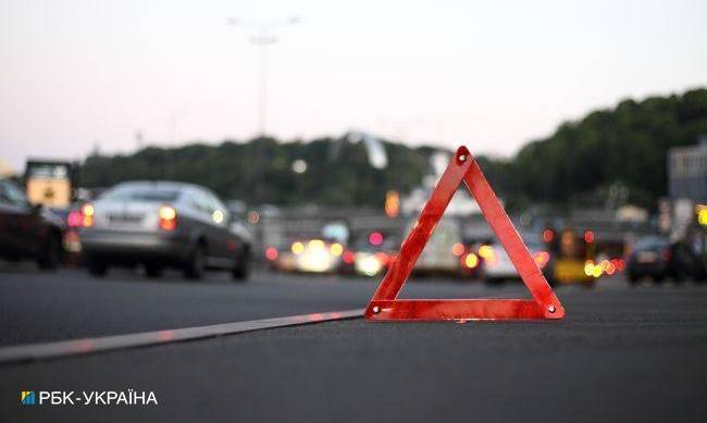 В Винницкой области в ДТП между грузовиком и эвакуатором погибли два человека фото