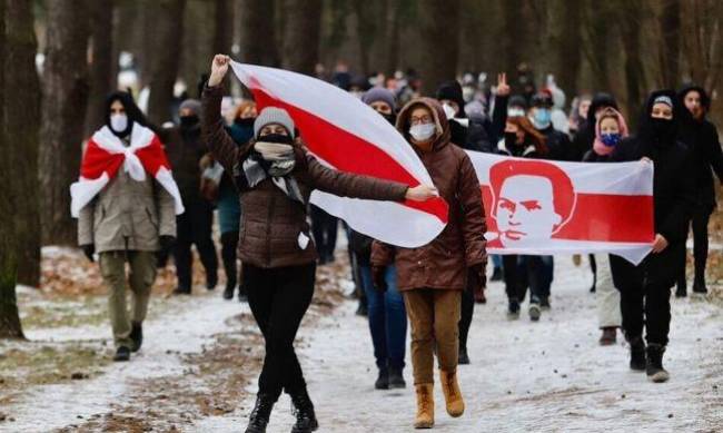 В Беларуси на акциях протеста задержали более 100 человек, - правозащитники фото