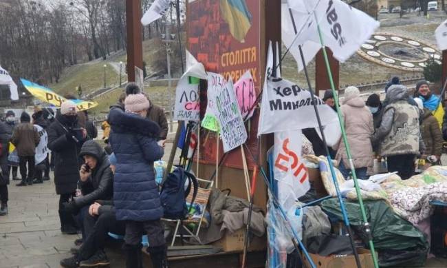 Провели на Майдане всю ночь: в Киеве не стихают протесты предпринимателей фото