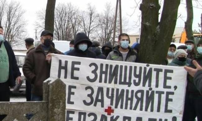 Сельчане Запорожской области протестуют против закрытия неотложки фото