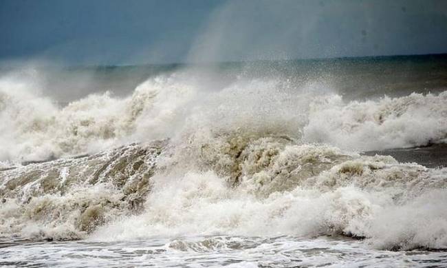 На Азовское море надвигается шторм: спасатели предупредили фото