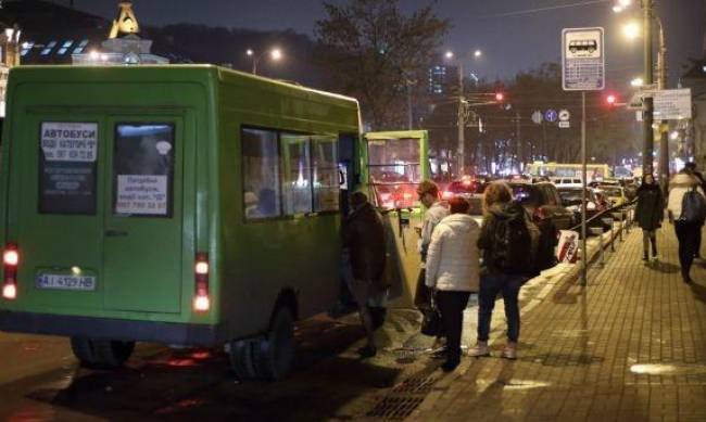 В Харькове водитель и пассажиры силой выкидывали из салона пенсионера  фото