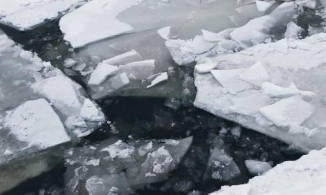 В Полтавской области двое детей утонули в ледяной воде фото