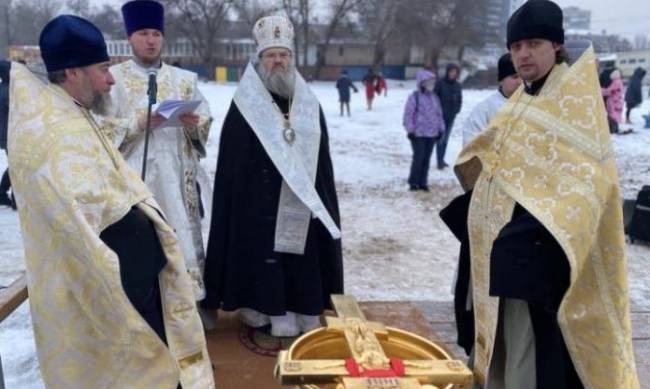 В Запорожье воду Днепра освятили без традиционного праздника  фото