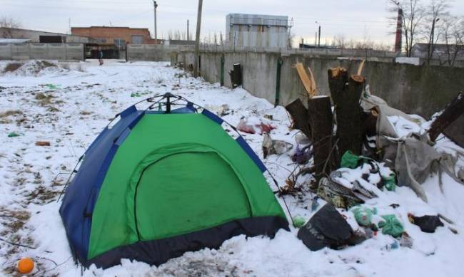 Свобода выбора: женщина живет в палатке на улице и не хочет ничего менять фото