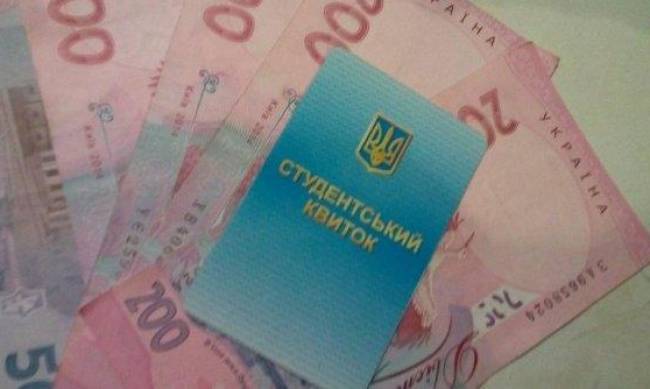 Украинским студентам пообещали повысить стипендии фото