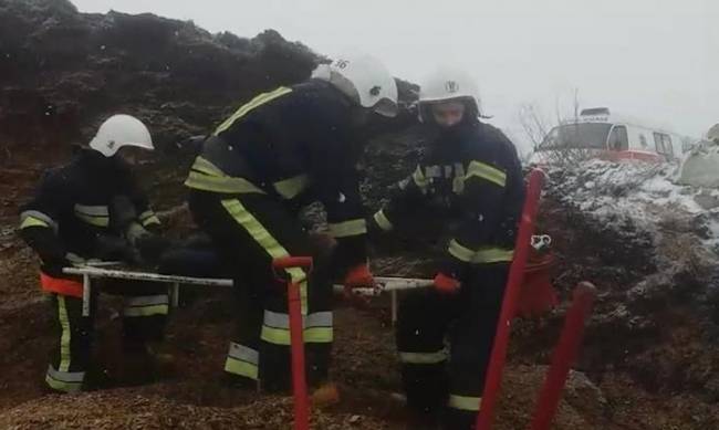 Под Хмельницким оползень в силосной яме убил человека и ранил двоих фото