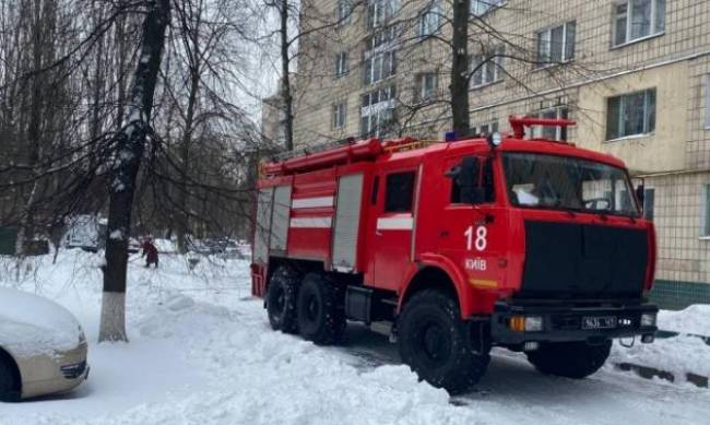 В Киеве горел детский сад, эвакуировали более 100 детей фото