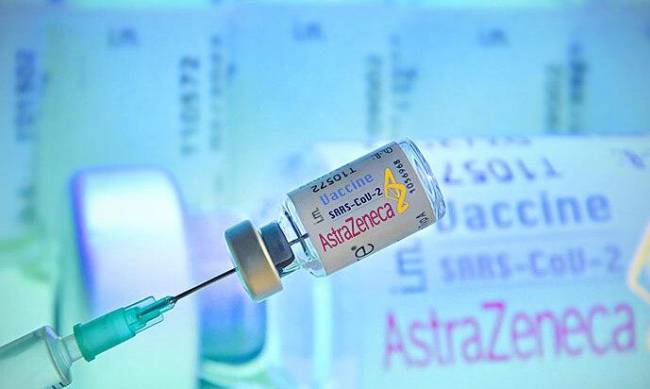 ЕС разрешил Польше перепродать Украине 1,2 млн доз вакцины AstraZeneca фото