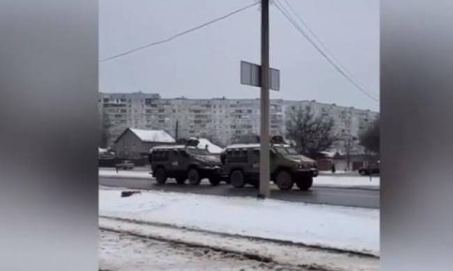 В Харькове проходят обыски в облэнерго - людей встревожили БТРы в городе фото