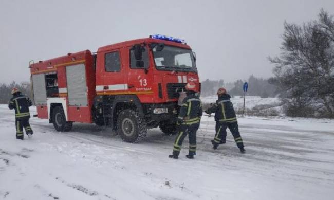 Стихия буйствует: за сутки в Запорожской области пришлось спасать 6 человек фото