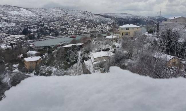 В Турции бушует мощный снегопад, из-за непогоды срочно закрыли школы: фото и видео фото