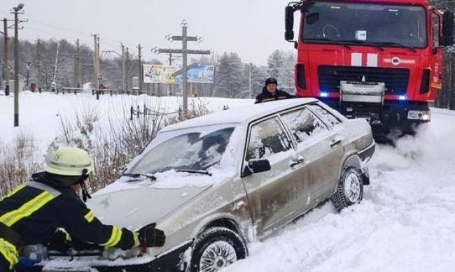 В трех областях Украины ограничено движение из-за непогоды фото