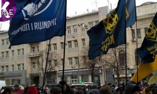 В Харькове проходит несколько митингов фото