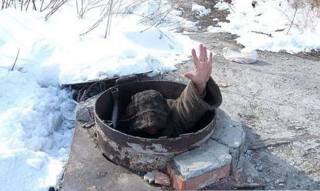 В Мелитополе бездомный едва не сгорел в колодце теплотрассы фото
