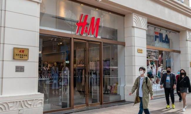 Бойкот: Китай наглухо «забанил» шведский бренд одежды H&M фото