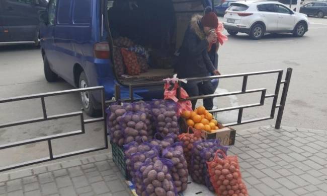 В Мелитополе очередной стихийный торговец нарвался на штраф фото