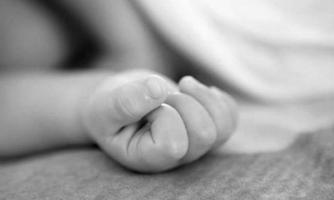 Смерть девятимесячного ребенка: двум запорожским врачам сообщили о подозрении фото