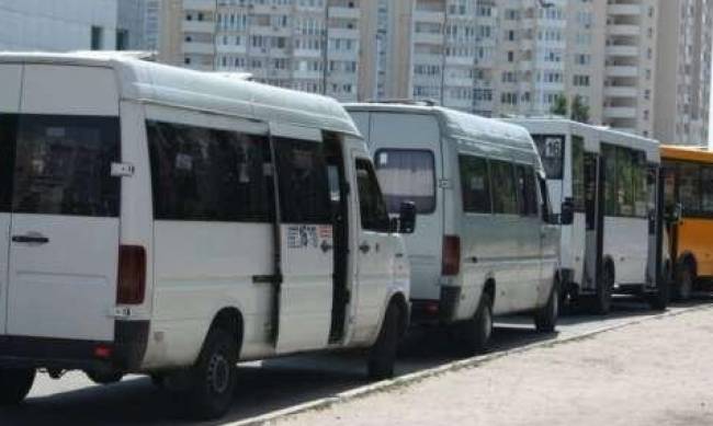  В Бердянске ввели проезд в городском транспорте по спецпропускам  фото