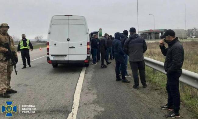 Под Харьковом задержали автобусы с титушками   фото