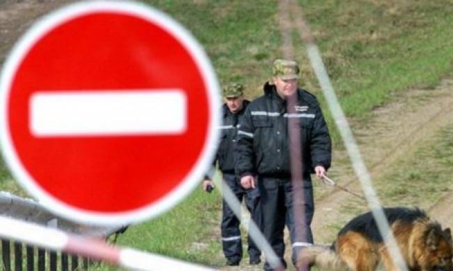 В Бердянске трое иностранцев пытались незаконно пересечь границу на лодке фото