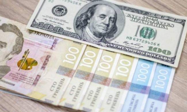 Украинцы начали избавляться от долларов: в мае гривна значительно укрепится по нескольким причинам фото