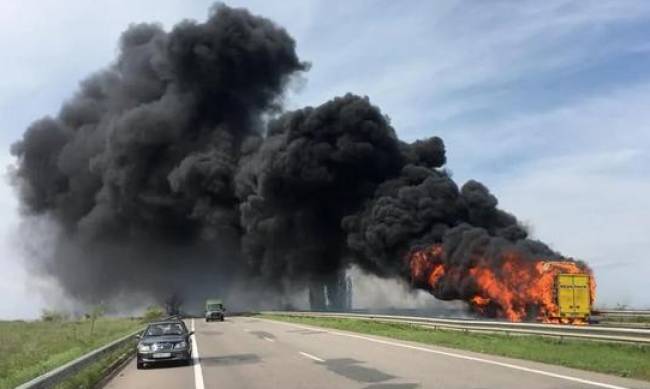 Под Одессой сгорел пассажирский автобус фото