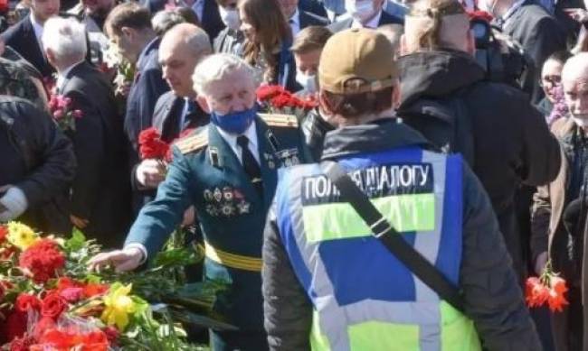 В Одессе во время акций 9 мая произошли серьезные потасовки: видео фото