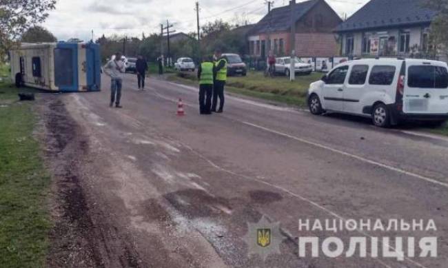 В Ровенской области перевернулся автобус с пассажирами: есть пострадавшие  фото