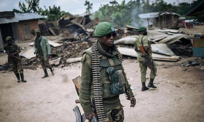 В Конго боевики ИГИЛ обезглавили 22 жителей деревни, среди которых женщины и дети - их тела раскидали в джунглях фото