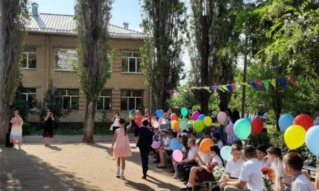 В нескольких школах Мелитополя уже прозвенел последний звонок фото