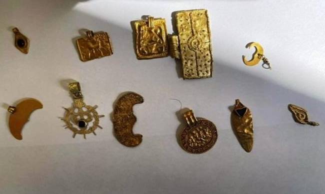 Из Украины пытались незаконно вывезти Скифские золотые украшения фото