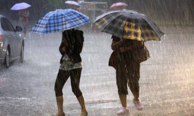 Дождь, град и сильный ветер: в Украине объявили штормовое предупреждение фото